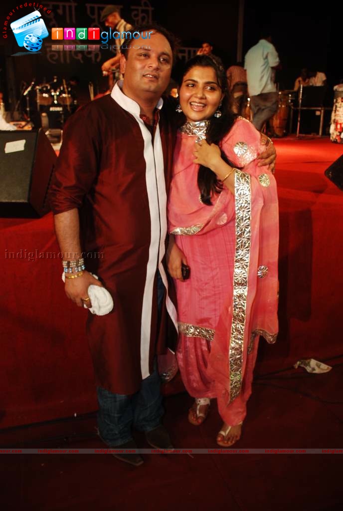Shaan, Moushmi Chaterjee,Rupa Ganguly at Durga pooja Event hd photo